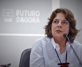 Reitora Márcia Abrahão na reunião com os diretores acadêmicos da UnB. Foto: Beto Monteiro/Ascom UnB. 17/04/2023